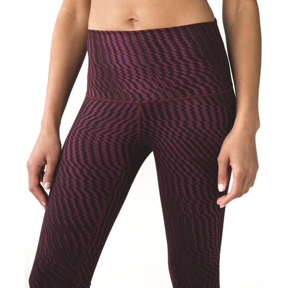 lululemon athletica Pants - Lululemon Wunder Under Hi-Rise Crop size 6